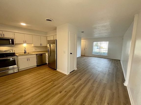 4th image of 1204 Grove Park Ln