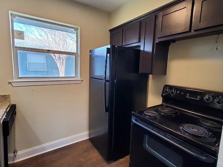 901 Redbird Dr — Photo 5