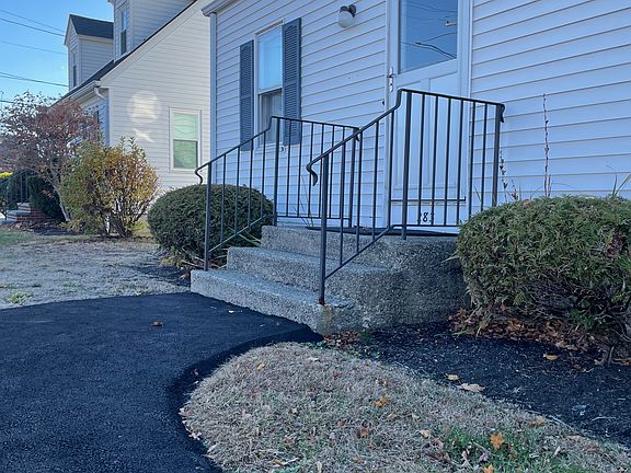 3rd image of 283 Newport Ave