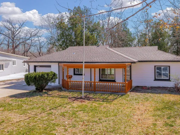 2815 E Glen Oaks Dr, Wichita, KS 67216