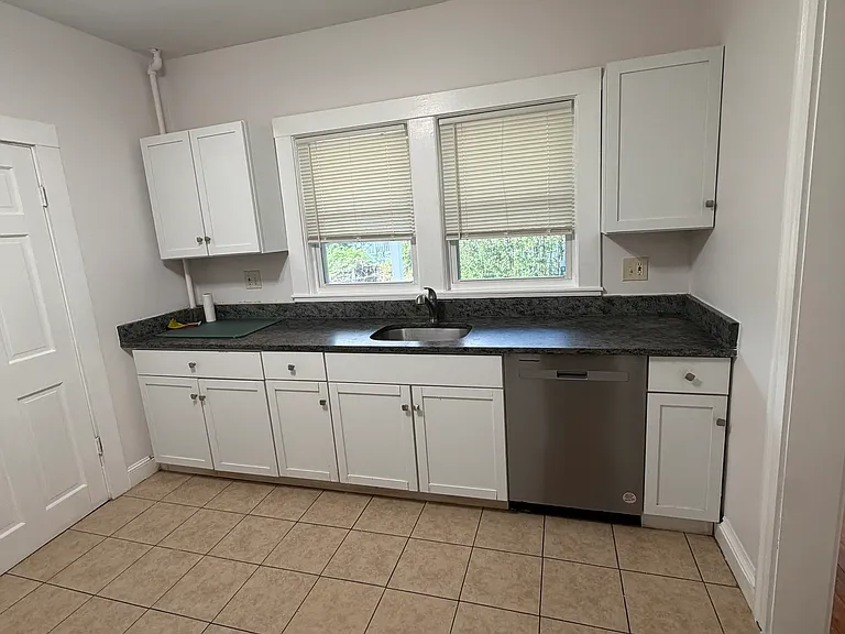 148 Lynde St #RIGHT SIDE — Photo 7