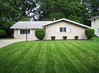 5275 Berkshire Dr, North Olmsted, OH