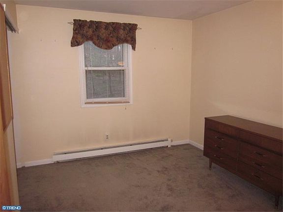 5th image of 102 Camelot Ct