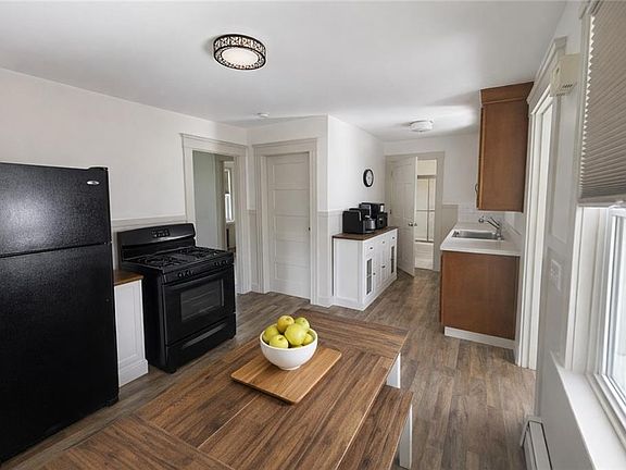 4th image of 61 Walter Ave