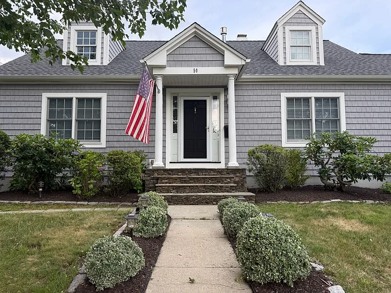 4 bed, 2832 sqft, $4,000 — Photo 1