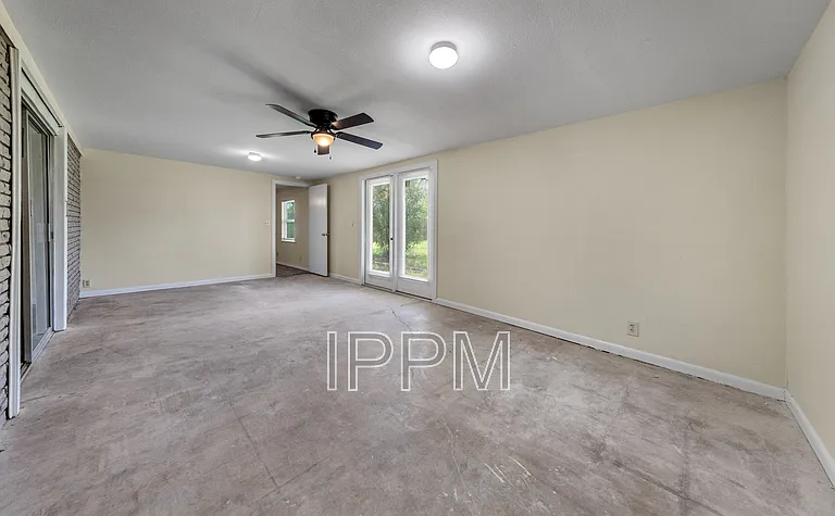 914 E Carrol St — Photo 19