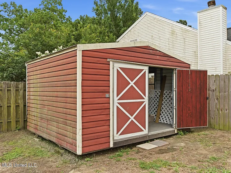 2387 Trafalgar Dr — Photo 24
