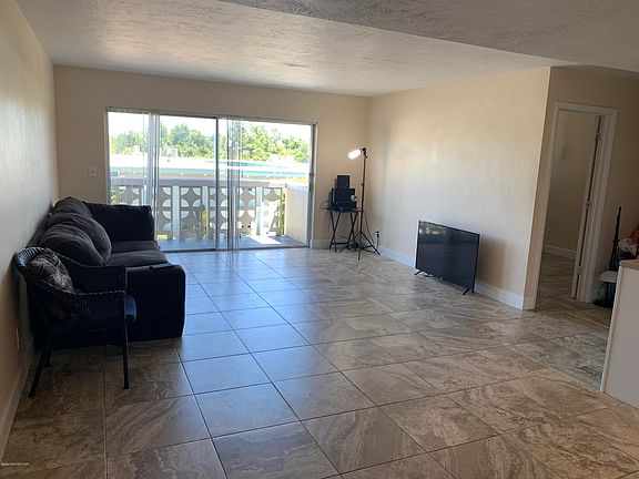 4th image of 223 Columbia Dr APT 328