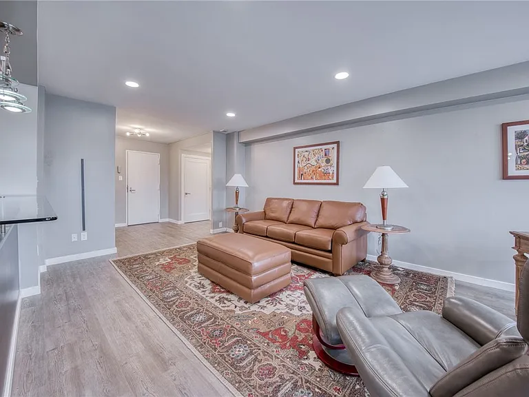 320 Fort Duquesne Blvd #4E — Photo 13