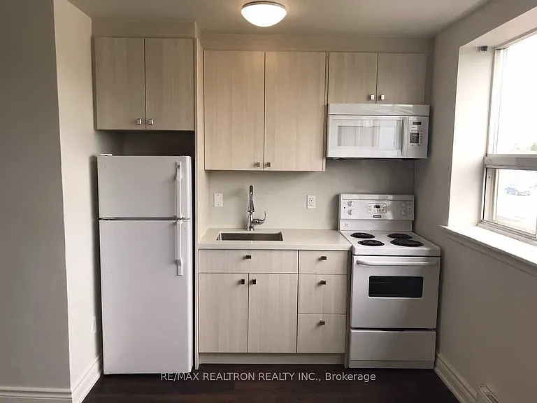 1985 Lawrence Ave E #1 — Photo 3
