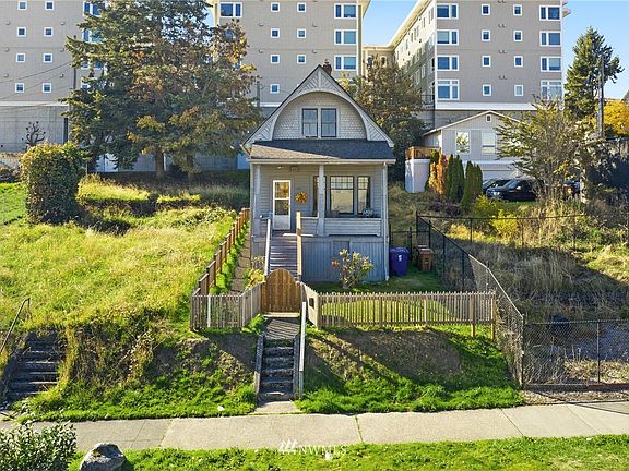 3rd image of 1710 tacoma Avenue S