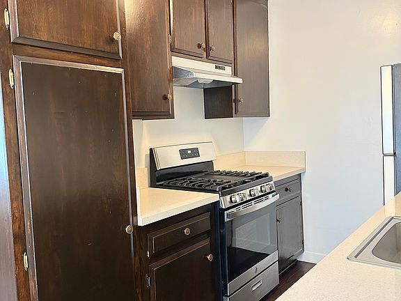 2nd image of 951 Edgecliffe Dr #9