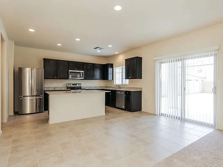 5012 S 109th Dr — Photo 7
