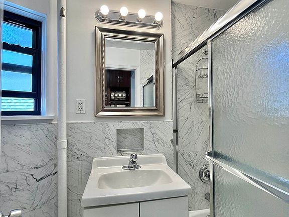 5th image of 333 E 84th St APT 4a