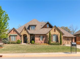 2709 Rustic Rd, Edmond, OK 73034