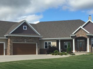 3496 Amber Ln, Green Bay, WI 54311