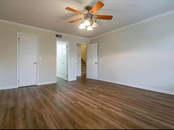 4th image of 829 Hillview Hts