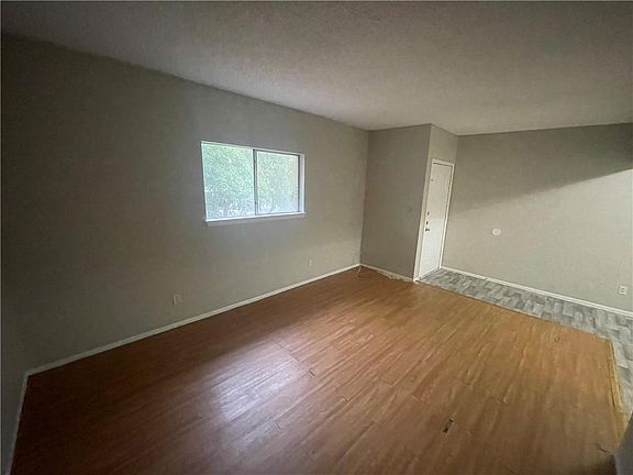3rd image of 1099 Linde St
