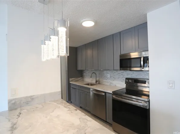 225 Kaiulani Ave APT 1506, Honolulu, HI 96815