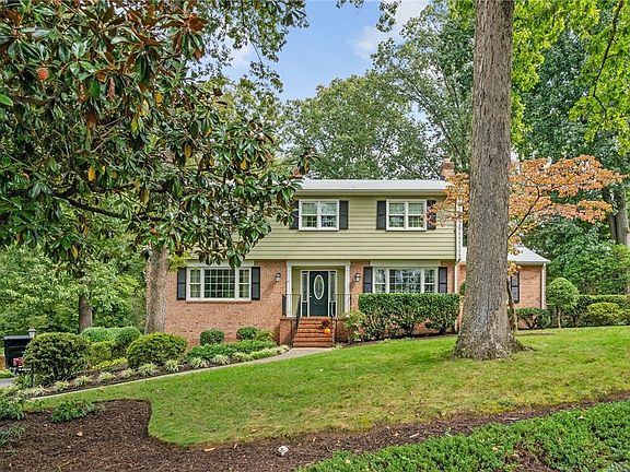 3rd image of 9812 Fernleigh Dr