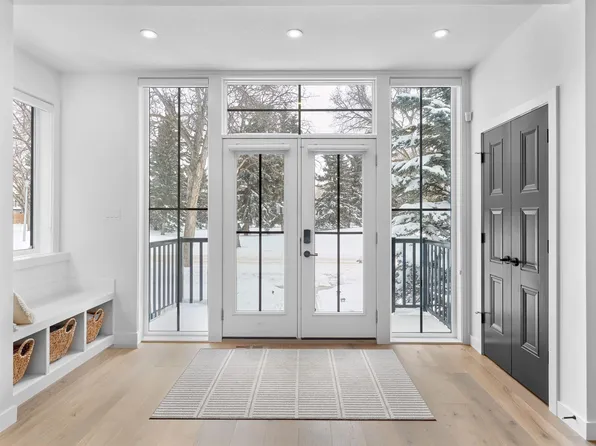 10992 128th St NW, Edmonton, AB T5M 0W4