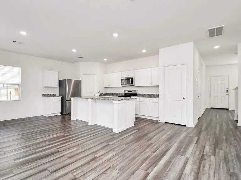7802 Hightree Dr — Photo 9