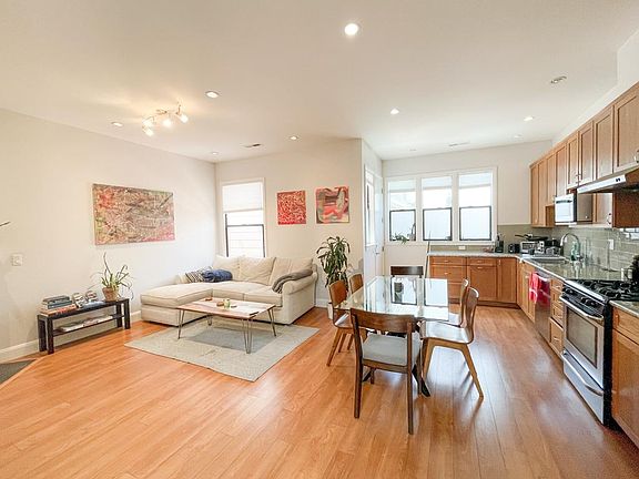 4th image of 1549 Powell St