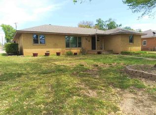 1813 NE Woodland Rd, Ponca City, OK 74604