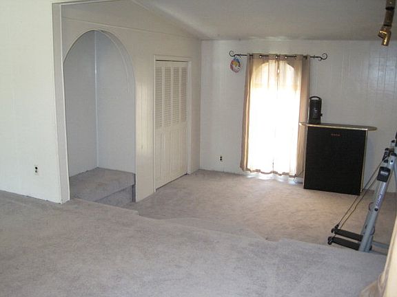 5th image of 403 S Sue St