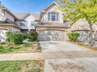 200 Springdale Ln, Bloomingdale, IL 60108