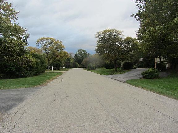 4th image of 23 Graymoor Ln