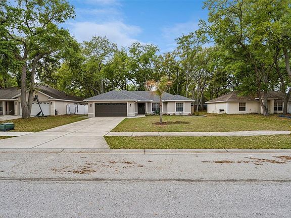 2nd image of 165 Quail Oaks Cir