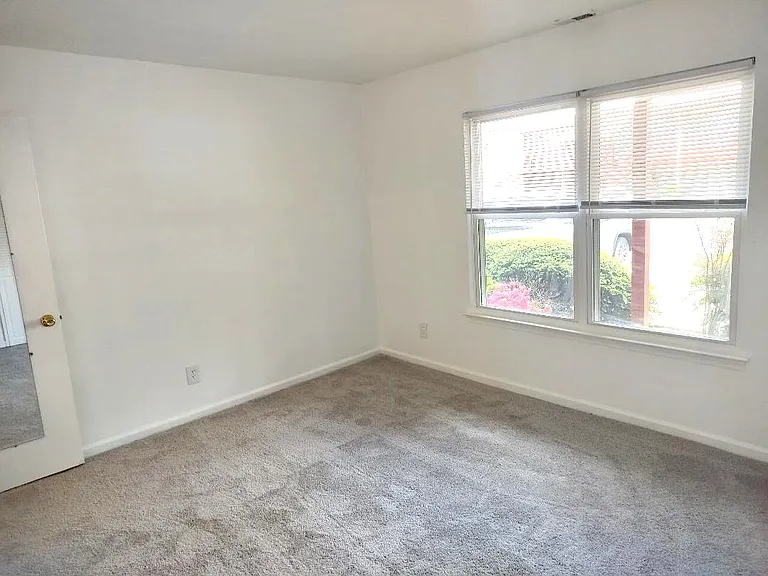 500 Barberton Dr — Photo 15