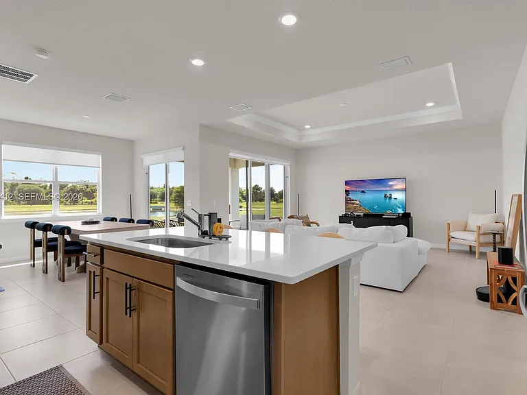 2081 Mossy Vine Ave — Photo 10