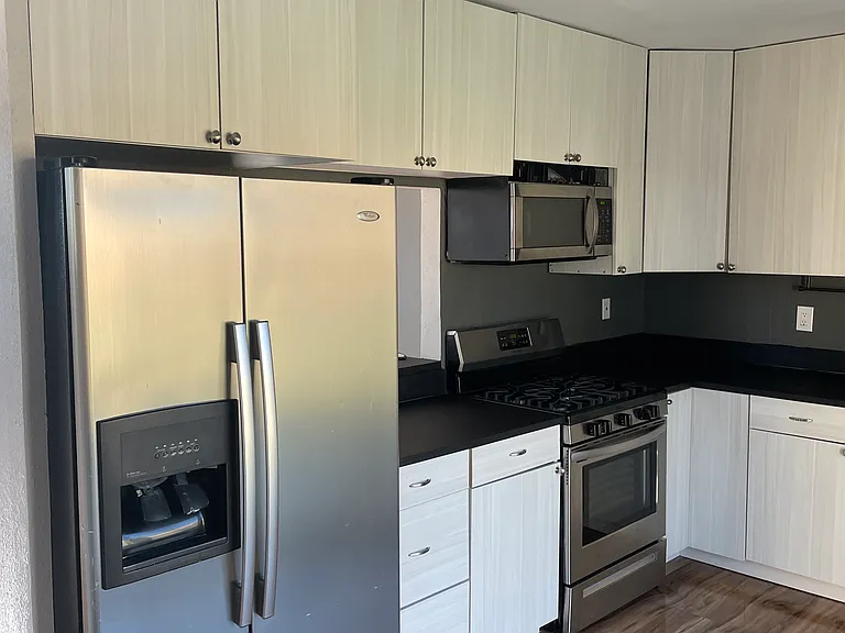 521 Drake St — Photo 13