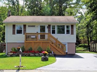28 Billings Rd, Hopatcong, NJ 07843