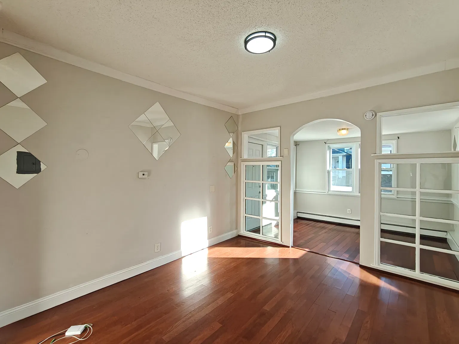 Beautiful Apartment Available Now! — Photo 3