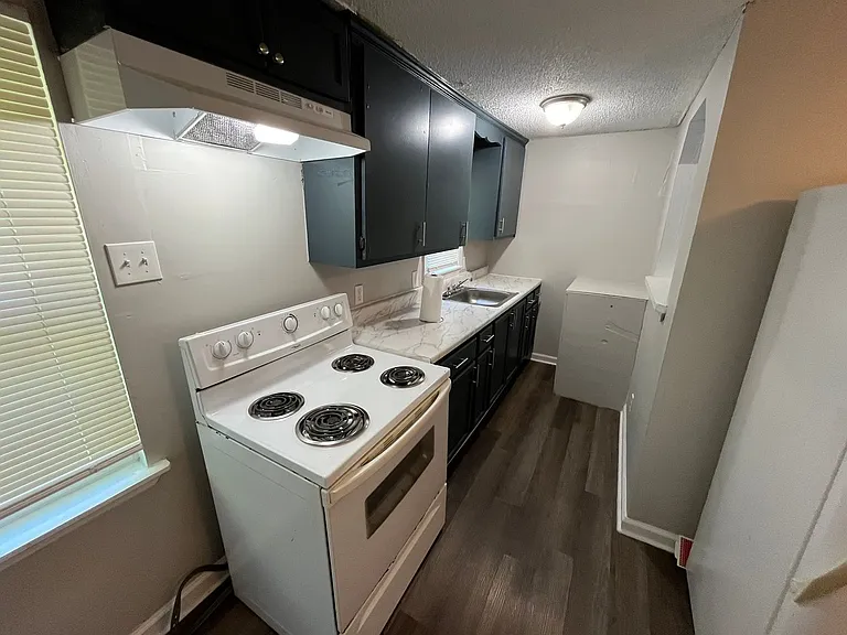 824 Winston Rd — Photo 15