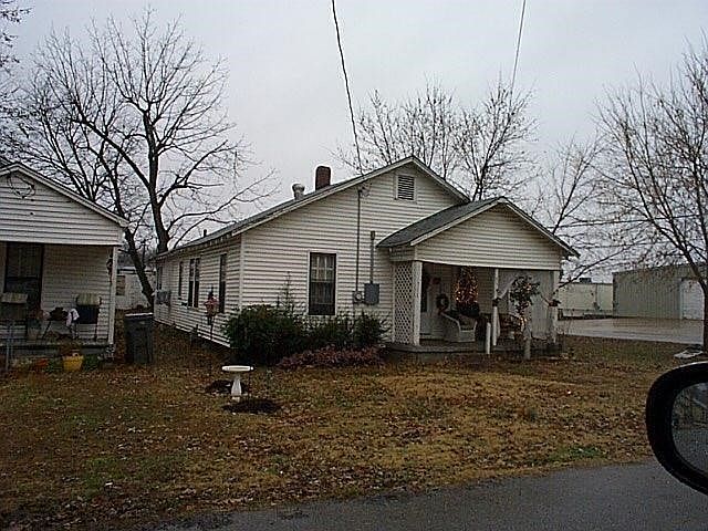 2nd image of 711 Wilson St