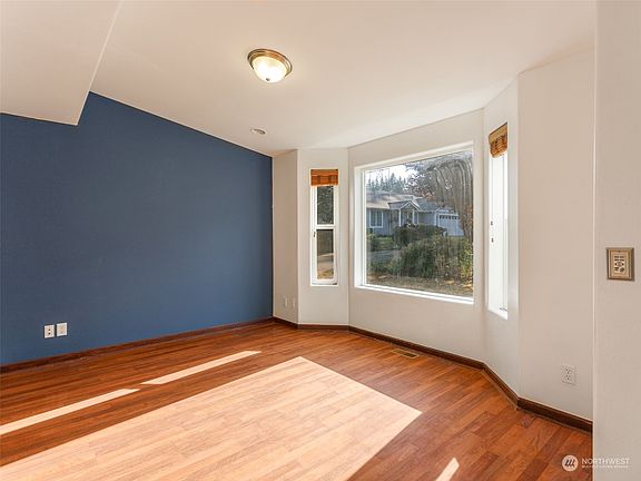 5th image of 6334 Onyx Court SE