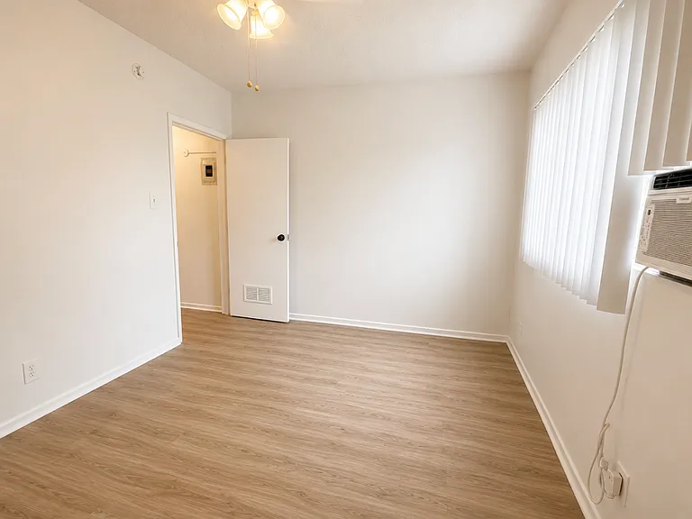 1156 Alameda Ave — Photo 8