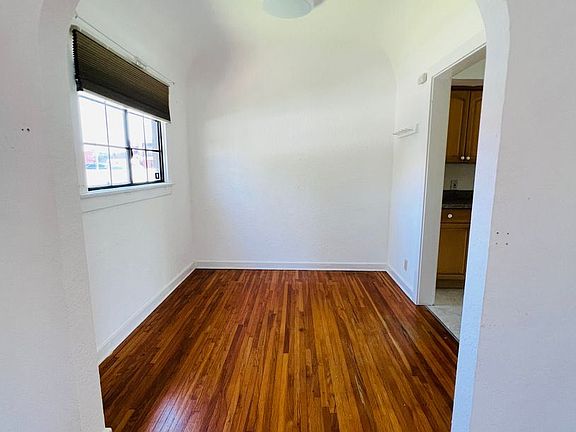 3rd image of 1645 Acacia Ave