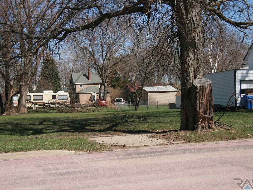 2nd image of 302 S 1st St