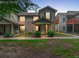 861 Saybrook Dr, Waterford, MI 48327