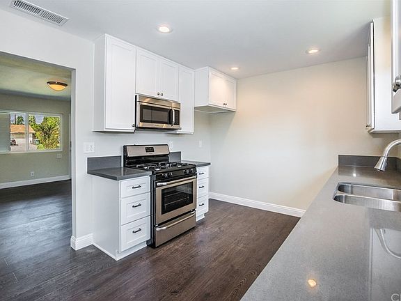 4th image of 1054 E Mardina St