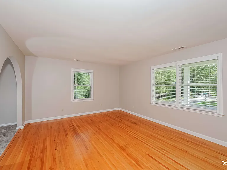 753 Vaughn Cir — Photo 4