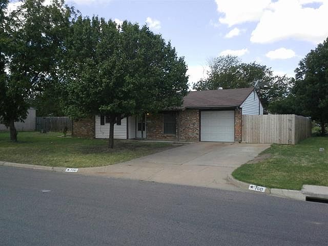 1st image of 700 SW Sunnybrook Dr