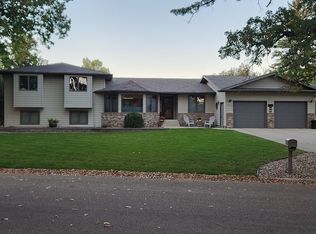 217 Souris Dr, Minot, ND 58701