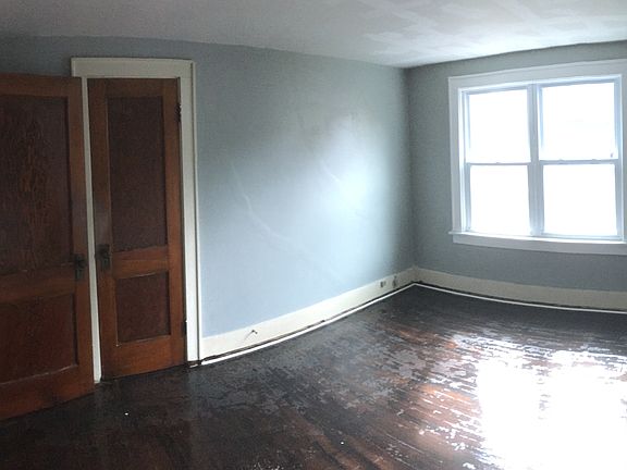 2nd image of 1006 Delia Ave