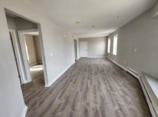 15 Shaw St APT 1, New London, CT 06320